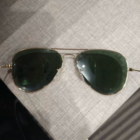 Ray-Ban Aviator Sunglasses | Gold Frame | Green Polarized Lenses - Picture 2 of 5